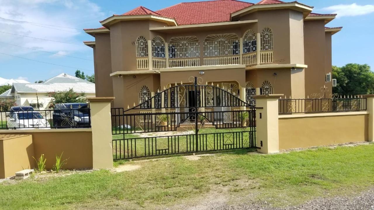 St Bess Comfort Style Black River Exterior photo