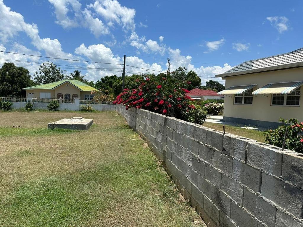 St Bess Comfort Style Black River Exterior photo